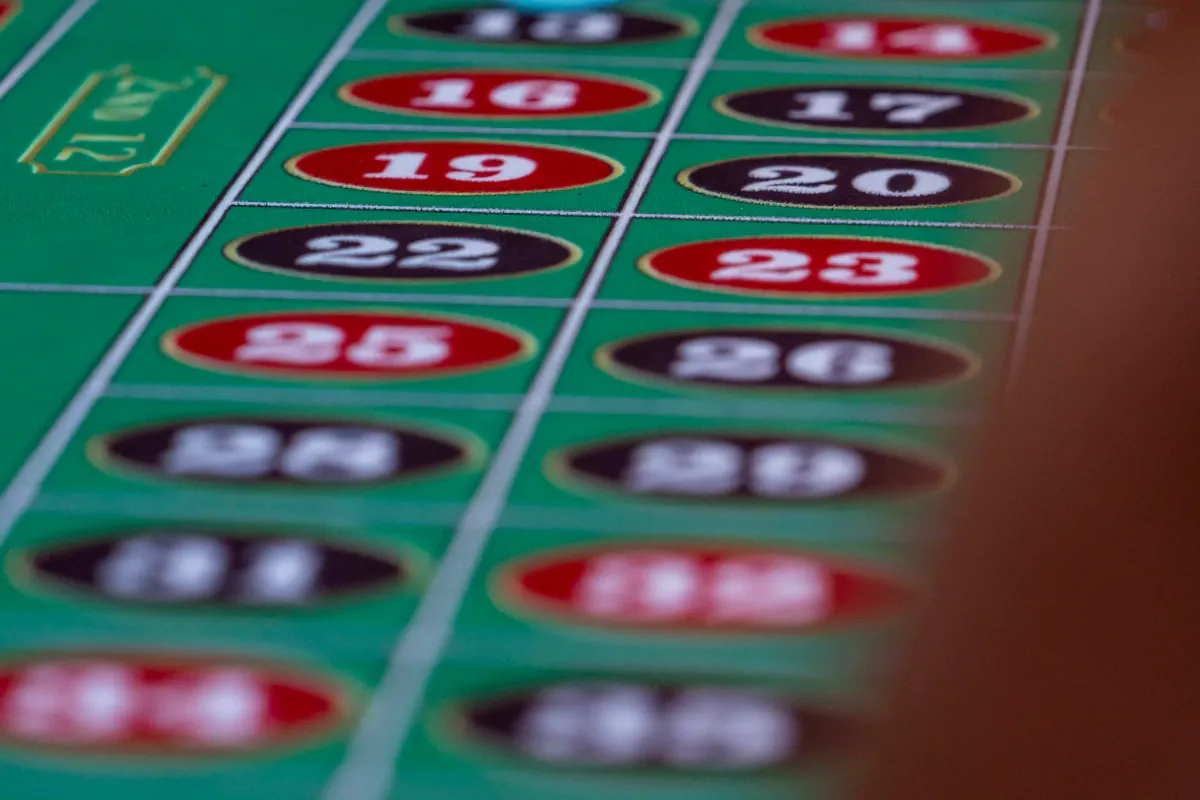 High-resolution real roulette table accompanying the safety guide